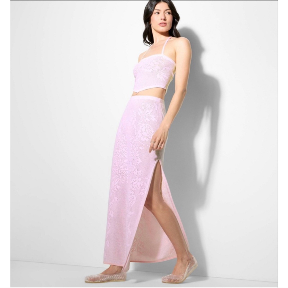 Women’s Rose Pointelle Sweater Maxi Skirt – Wild Fable™
Light Pink Floral | L |